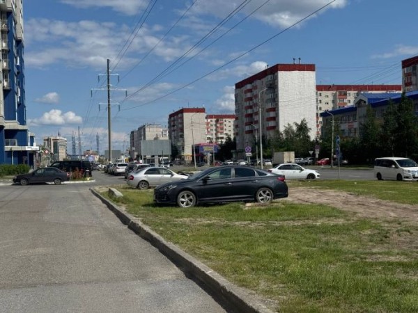 В Сургуте с начала года выявили более трех тысяч случаев парковки на газоне. Всех оштрафовали В Сургуте с начала года выявили более трех тысяч случаев парковки на газоне. Всех оштрафовали