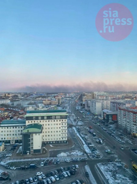 ​Над Сургутом поднялся черный дым // ФОТОФАКТ