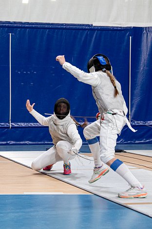 В Сургуте на окружном турнире 150 фехтовальщиков сразились на рапирах