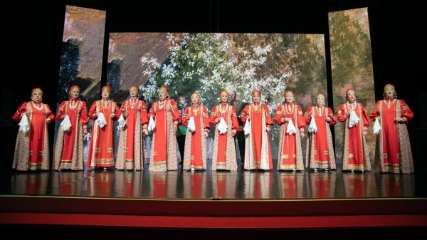 Сургутский ансамбль «Рябинушка» отметил 40-летний юбилей праздничным концертом Сургутский ансамбль «Рябинушка» отметил 40-летний юбилей праздничным концертом