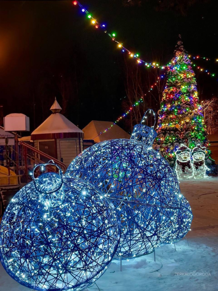 Праздничное убранство городского парка культуры и отдыха на Набережном проспекте