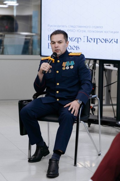 Руководитель следственного отдела по городу Сургуту Владимир Петрович Ермолаев выступил перед студентами Института государства и права Сургутского государственного университета по приглашению студенческого научного общества