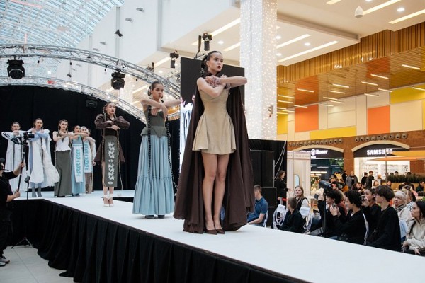 В Сургуте состоялся модный показ одежды местных модельеров