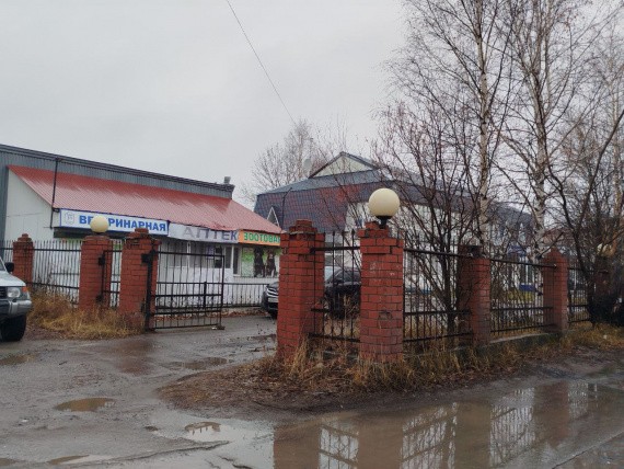 «Мы остаемся в тупике»: в Сургуте станция скорой помощи ставит забор, который перекроет доступ к ветеринарным учреждениям на улице Профсоюзов «Мы остаемся в тупике»: в Сургуте станция скорой помощи ставит забор, который перекроет доступ к ветеринарным учреждениям на улице Профсоюзов