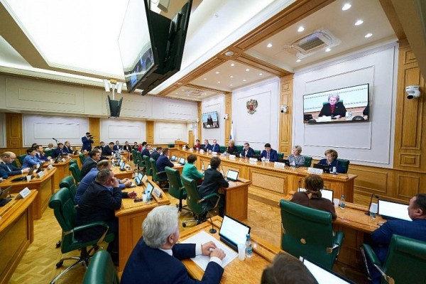 Совет Федерации поддержал инициативы команды Руслана Кухарука на Днях Югры Совет Федерации поддержал инициативы команды Руслана Кухарука на Днях Югры