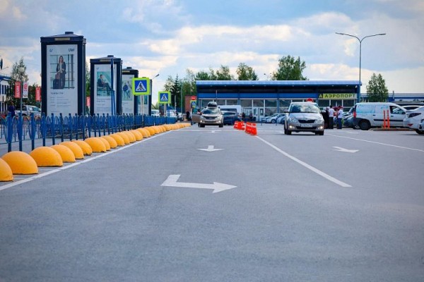 На бесплатной стоянке аэропорта Сургута запретили парковаться по пятницам На бесплатной стоянке аэропорта Сургута запретили парковаться по пятницам