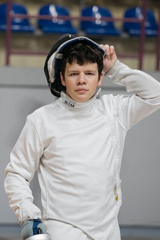 В Сургуте на окружном турнире 150 фехтовальщиков сразились на рапирах