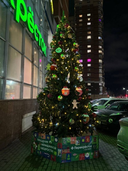 Новый год к нам мчится!. Первая ёлка в Сургуте уже стоит! А вы ощущаете как в воздухе начинает пахнуть морозом и первым снегом? Делитесь своими фото и историями, как вы готовитесь к праздникам! Подпишись на Новости Югры |...