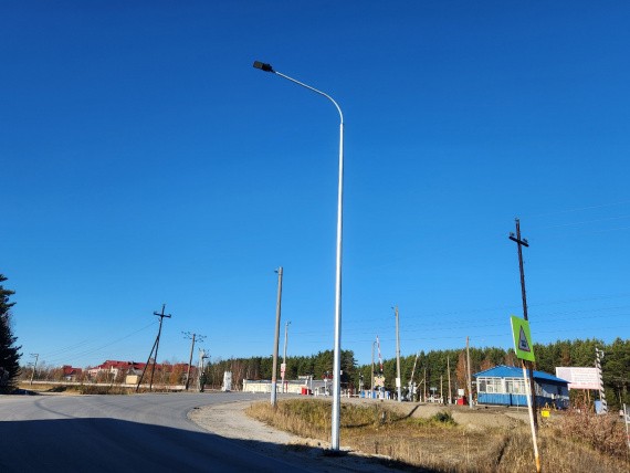 В Сургуте установили фонари на дороге от Дорожного до поселка Лесной В Сургуте установили фонари на дороге от Дорожного до поселка Лесной