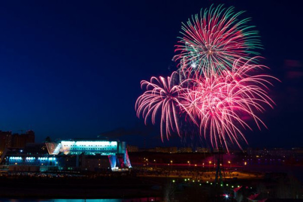 ​Новогодние салюты в Сургуте разрешили запускать только в трех местах