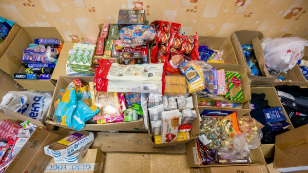 Югорчане отправили в зону СВО детские подарки и гуманитарную помощь Югорчане отправили в зону СВО детские подарки и гуманитарную помощь