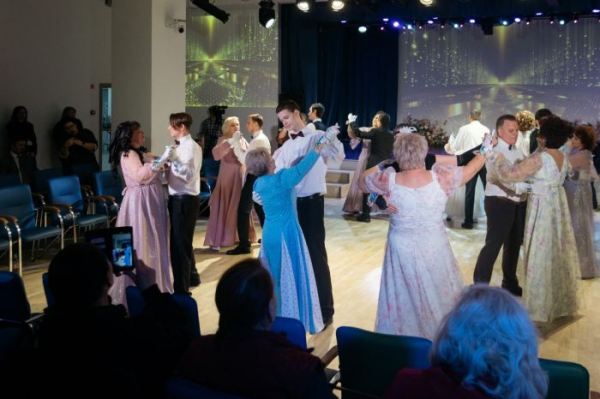 В Сургуте состоялся инклюзивный бал для людей с разными возможностями В Сургуте состоялся инклюзивный бал для людей с разными возможностями