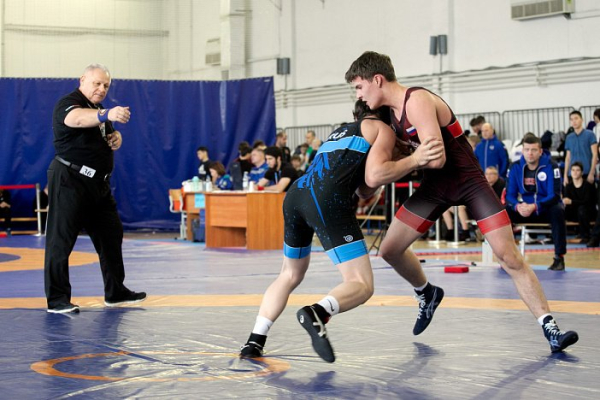 Турнир по греко‑римской борьбе в Сургуте объединил лучших спортсменов России Турнир по греко‑римской борьбе в Сургуте объединил лучших спортсменов России