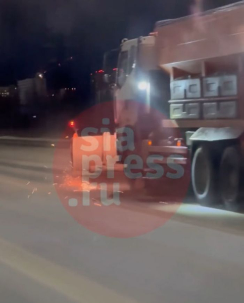 Уборка снега в Сургуте «с огоньком» // ВИДЕОФАКТ Уборка снега в Сургуте «с огоньком» // ВИДЕОФАКТ