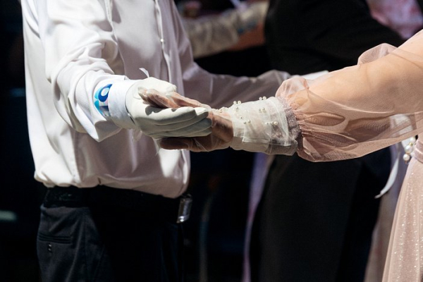 Инклюзивный бал объединил жителей Сургута на ярком вечере танцев и общения Инклюзивный бал объединил жителей Сургута на ярком вечере танцев и общения