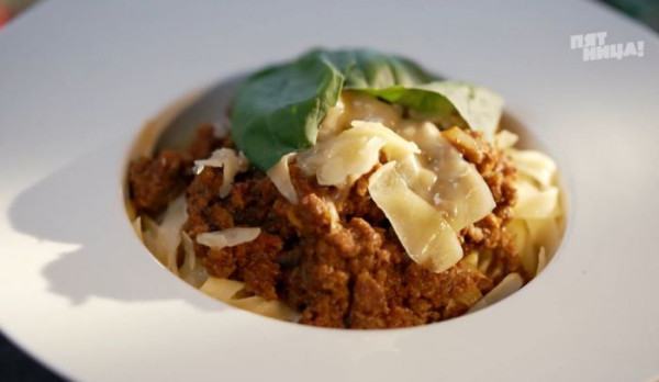 Сургутянин Иван Барсов накормил ведущего &laquo;Битвы шефов&raquo; пастой из супермаркета