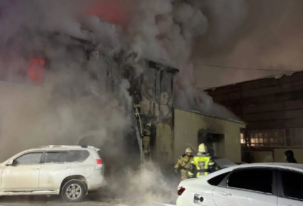 В Нефтеюганске сгорело СТО