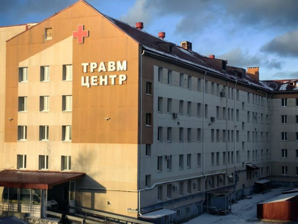 В Сургуте врачи спасают мужчину, выжившего после наезда поезда В Сургуте врачи спасают мужчину, выжившего после наезда поезда