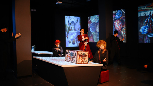 В Сургуте подростков приглашают в иммерсивный новогодний лабиринт