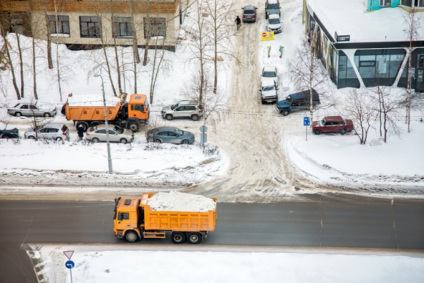 Более 62 кубометров снега вывезли из Сургута за минувшую неделю Более 62 кубометров снега вывезли из Сургута за минувшую неделю