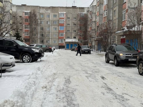 Власти Сургута хотят изменить правила уборки снега во дворах Власти Сургута хотят изменить правила уборки снега во дворах