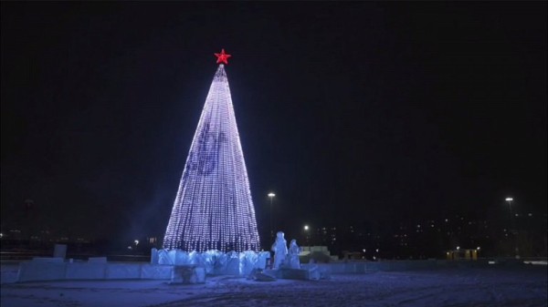 В Сургуте с главной площади исчезла главная городская ёлка