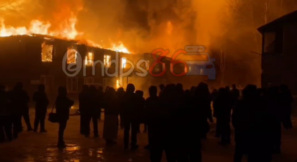 В Сургутском районе горит многоквартирный дом В Сургутском районе горит многоквартирный дом