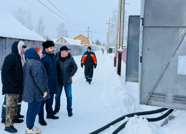 Прокурор Сургута Марат Тубеев поехал в &laquo;Кедровый-16&raquo; после жалоб жителей на длительное отключение электричества. Свет вернули