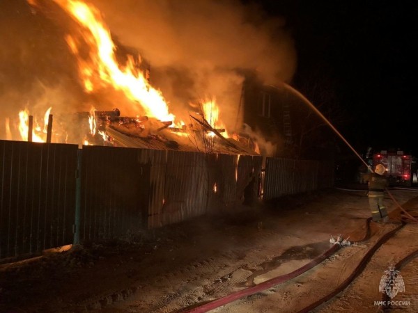 В Югре горели баня и склад птицефабрики В Югре горели баня и склад птицефабрики