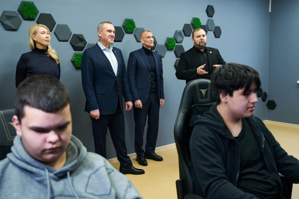 Губернатор ХМАО посетил центр цифровых видов спорта в Белом Яру Губернатор ХМАО посетил центр цифровых видов спорта в Белом Яру