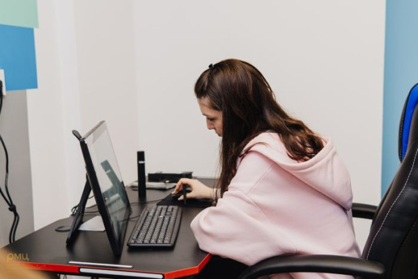 ​В Сургутском районе открылся крупнейший молодежный центр 