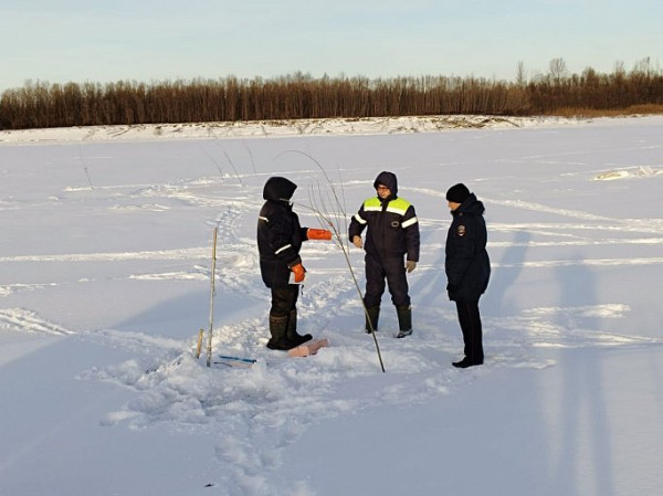 В Сургуте оштрафовали 13 рыбаков за выход на тонкий лед В Сургуте оштрафовали 13 рыбаков за выход на тонкий лед