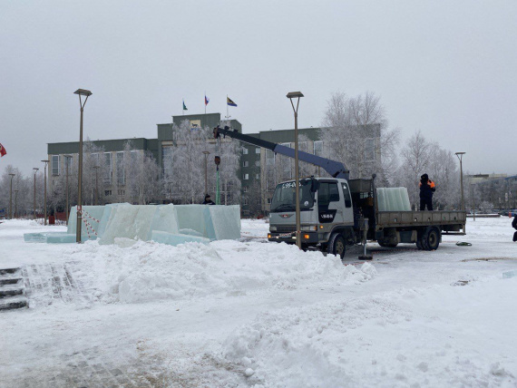 Лед, елки и огни: Сургут готовится к Новому году Лед, елки и огни: Сургут готовится к Новому году