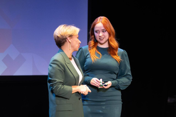 Депутат Дина Биглова-Фатова посетила сегодня торжественную церемонию награждения волонтеров в рамках празднования Международного дня добровольцев, которое будет отмечаться завтра Депутат Дина Биглова-Фатова посетила сегодня торжественную церемонию награждения волонтеров в рамках празднования Международного дня добровольцев, которое будет отмечаться завтра