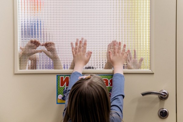 В Сургуте воспитатель детсада отстранена от работы после обвинений в удушении ребенка В Сургуте воспитатель детсада отстранена от работы после обвинений в удушении ребенка