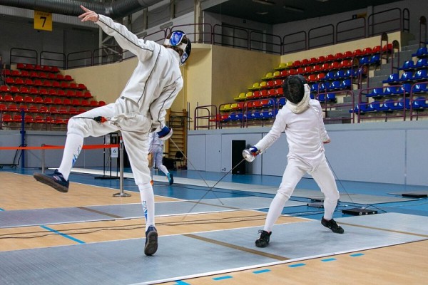 В Сургуте стартовали первые всероссийские соревнования по фехтованию для юниоров