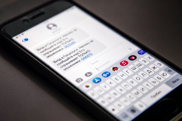 В школе Сургута эвакуировали детей из-за загоревшегося зарядного устройства