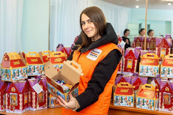 Нефтянки Югры раздали подарки дети, нуждающимся в особом внимании Нефтянки Югры раздали подарки дети, нуждающимся в особом внимании