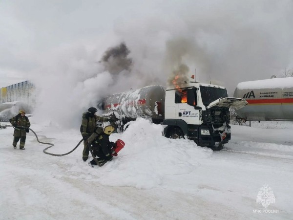 В Сургуте предотвратили распространение пожара на АГЗС В Сургуте предотвратили распространение пожара на АГЗС