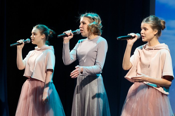 Инклюзивный бал объединил жителей Сургута на ярком вечере танцев и общения Инклюзивный бал объединил жителей Сургута на ярком вечере танцев и общения