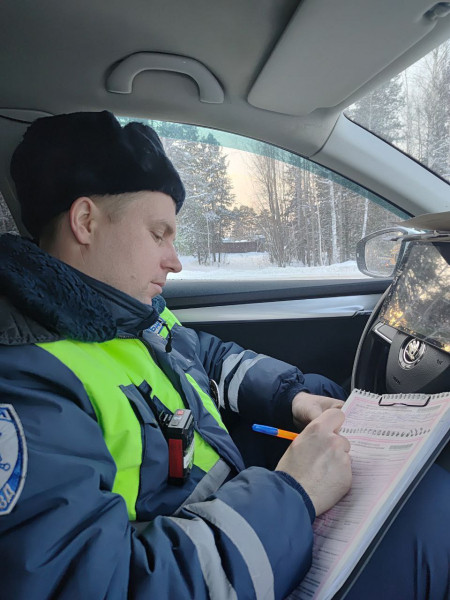 В Нижневартовском районе госавтоинспекторы пресекли факт использования поддельного водительского удостоверения