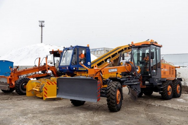 Сургут получил один новый грейдер для очистки дорог от снега Сургут получил один новый грейдер для очистки дорог от снега