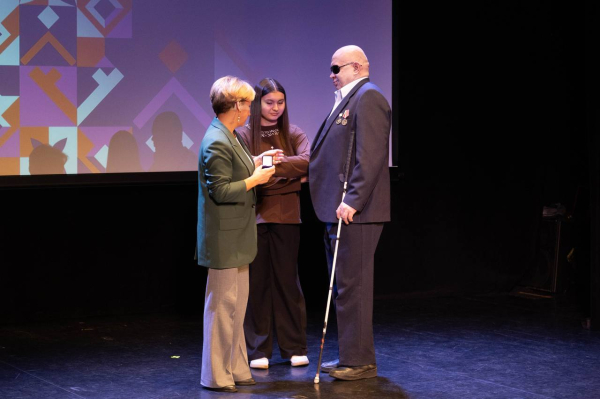 Депутат Дина Биглова-Фатова посетила сегодня торжественную церемонию награждения волонтеров в рамках празднования Международного дня добровольцев, которое будет отмечаться завтра Депутат Дина Биглова-Фатова посетила сегодня торжественную церемонию награждения волонтеров в рамках празднования Международного дня добровольцев, которое будет отмечаться завтра