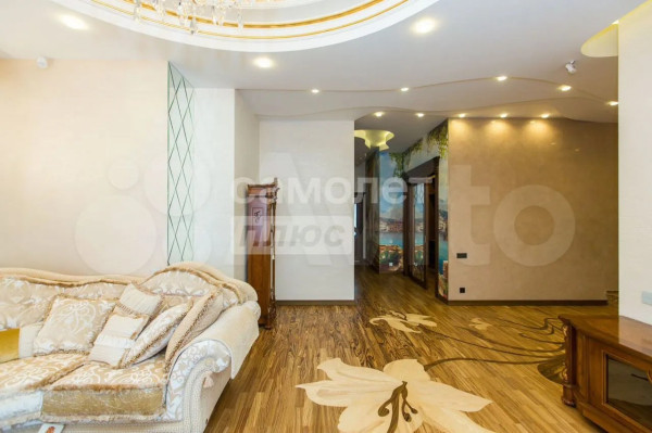 Квартиру дороже, чем у Долиной &mdash; продают в Сургуте