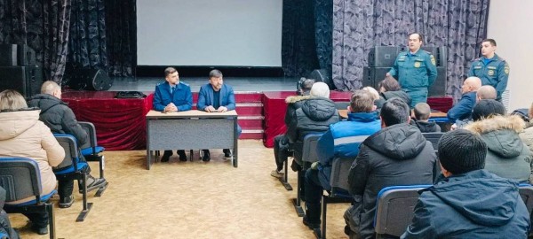 Прокурор встретился с пострадавшими от пожара жителями сельского поселения Солнечный Прокурор встретился с пострадавшими от пожара жителями сельского поселения Солнечный