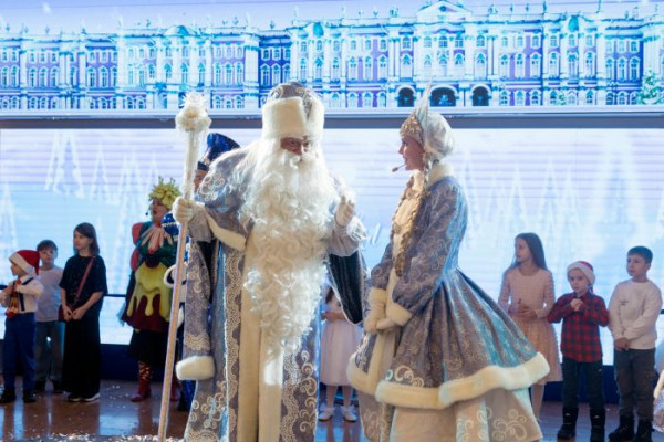 Танцы, игры и подарки: в Сургуте прошла Главная новогодняя Елка Танцы, игры и подарки: в Сургуте прошла Главная новогодняя Елка