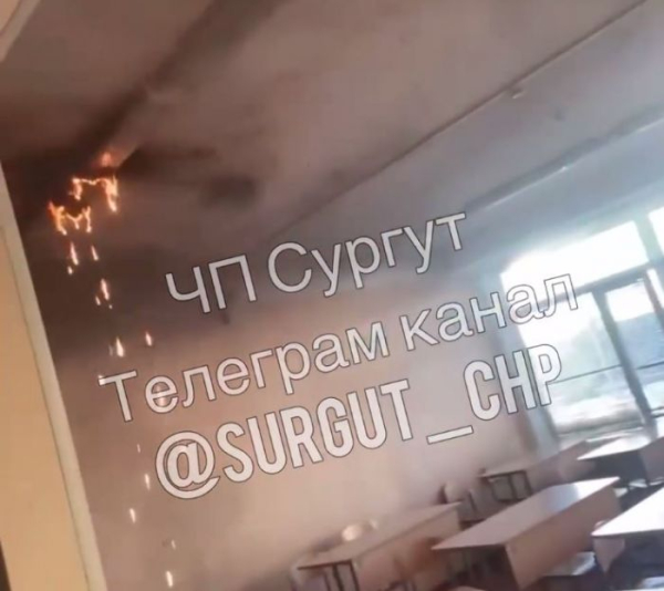 В сургутской школе произошел пожар, эвакуировали более 500 человек В сургутской школе произошел пожар, эвакуировали более 500 человек