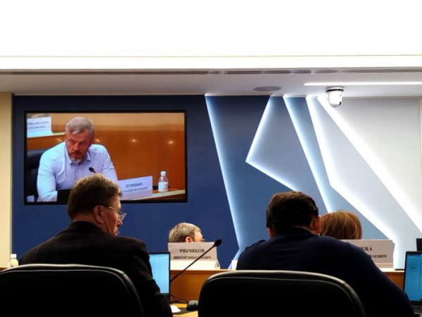 ​&laquo;В чем конфликт интересов?&raquo; Депутаты Сургута отказались увольнять коллегу по утрате доверия