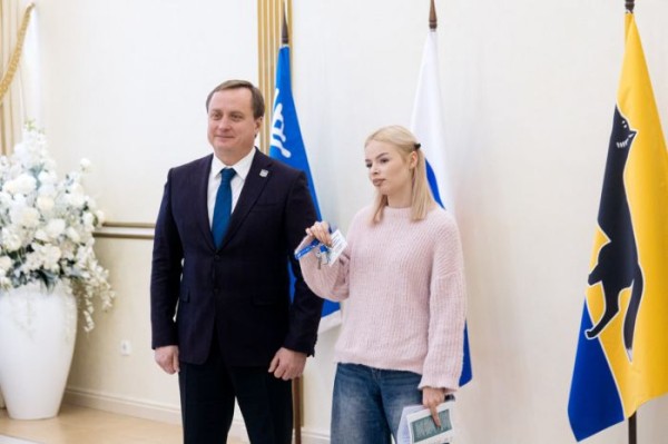 В Сургуте 30 молодых горожан из числа детей-сирот получили ключи от новых квартир В Сургуте 30 молодых горожан из числа детей-сирот получили ключи от новых квартир