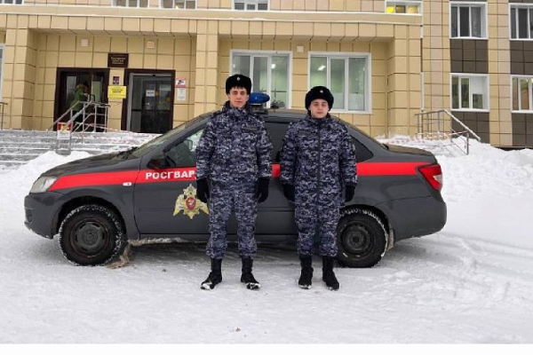 В ХМАО росгвардейцы спасли в лесу заблудившуюся женщину В ХМАО росгвардейцы спасли в лесу заблудившуюся женщину